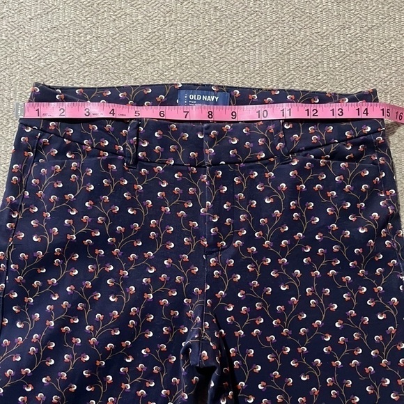 Old Navy‎ Pixie Pants - Picture 5 of 6